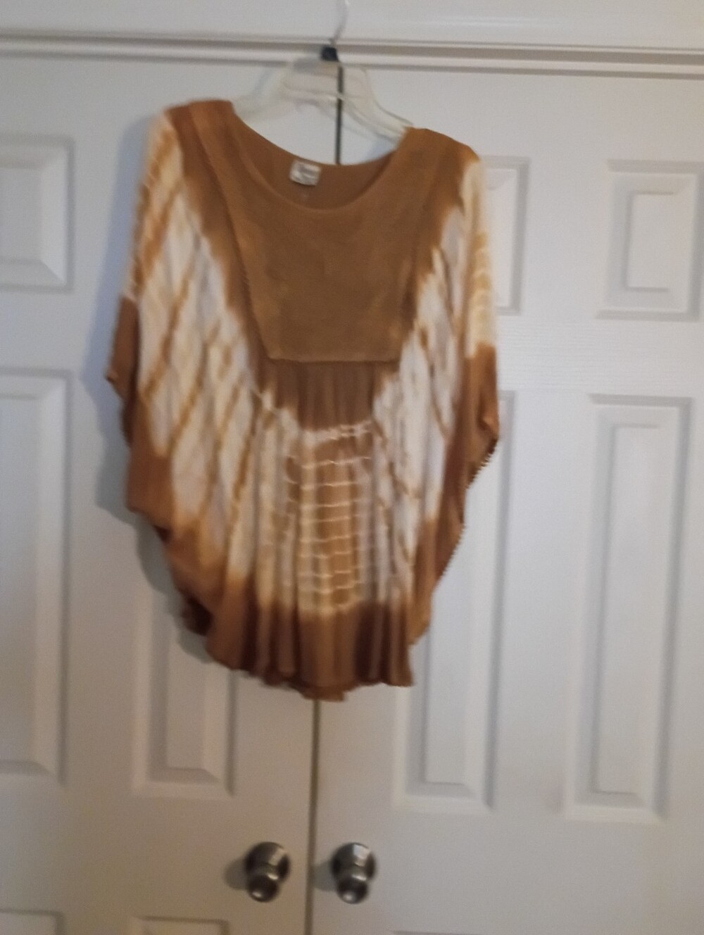 Tie-Dye Dolman Sleeve Women’s Top in Camel White